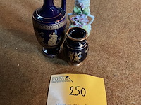 Lot 250 - vaasjes grieks handmade 24 k goud/porselein - afbeelding 1 van  4