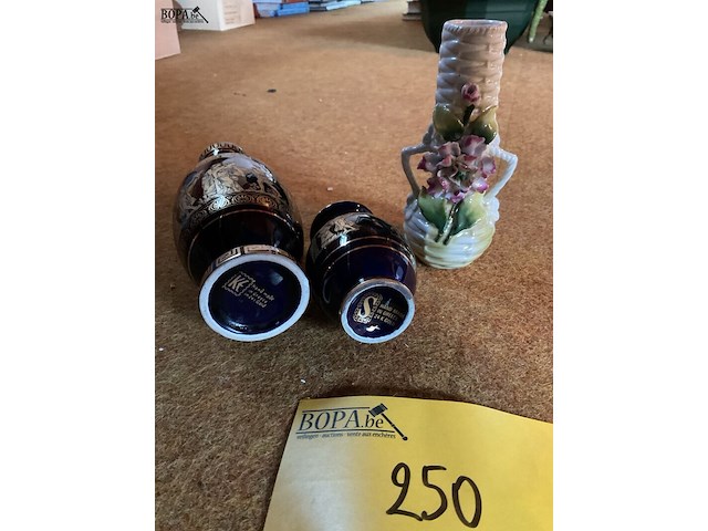 Lot 250 - vaasjes grieks handmade 24 k goud/porselein - afbeelding 2 van  4