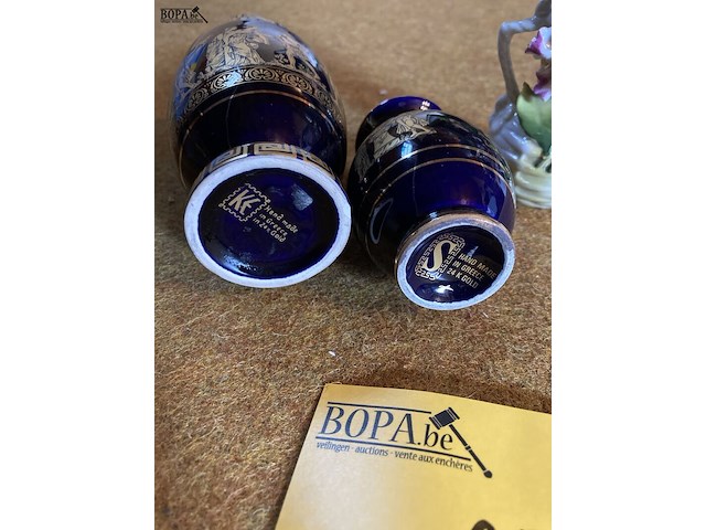 Lot 250 - vaasjes grieks handmade 24 k goud/porselein - afbeelding 3 van  4