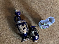 Lot 250 - vaasjes grieks handmade 24 k goud/porselein - afbeelding 4 van  4