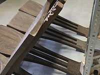 Lot 251 - afrikaanse stoelen 4 stuks - afbeelding 3 van  4