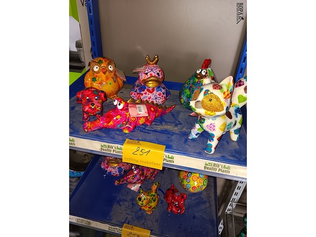 Lot 251 - beeldjes pomme pidou. 6 stuks - afbeelding 1 van  2