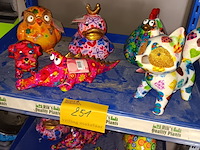 Lot 251 - beeldjes pomme pidou. 6 stuks - afbeelding 1 van  2