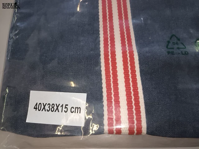 Lot 251 - tint tote bag - afbeelding 3 van  4