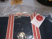 Lot 251 - tint tote bag - afbeelding 4 van  4