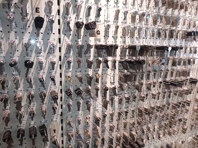 Lot 251 - wandrek met cilindersleutels. ca. 8000 stuks - afbeelding 3 van  3