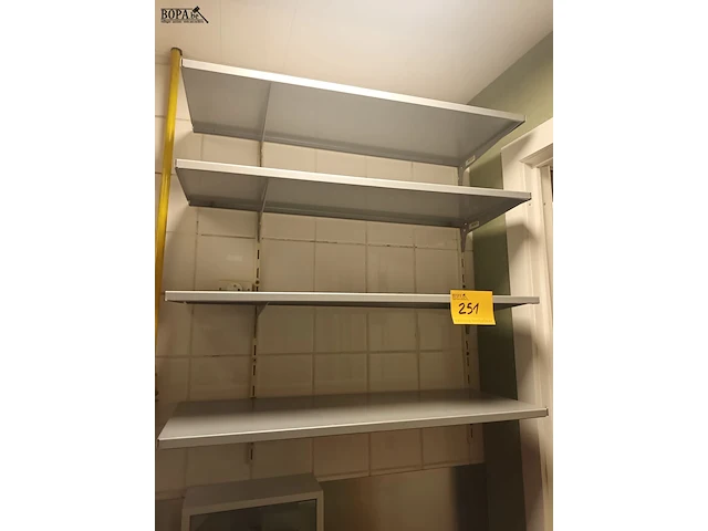 Lot 251 - wandrek - afbeelding 1 van  3