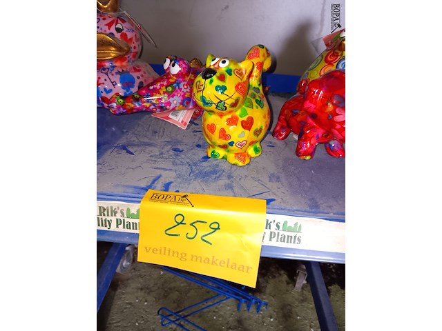 Lot 252 - beeldjes pomme pidou. 5 stuks - afbeelding 2 van  2