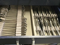 Lot 252 - complete bestekkofers 2 stuks en doos nieuwe couverts - afbeelding 4 van  10