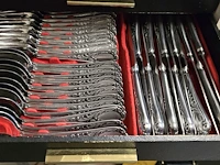 Lot 252 - complete bestekkofers 2 stuks en doos nieuwe couverts - afbeelding 6 van  10