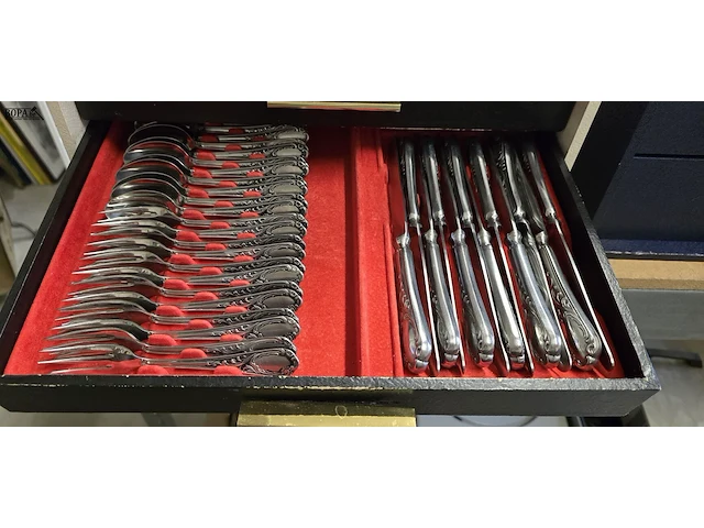 Lot 252 - complete bestekkofers 2 stuks en doos nieuwe couverts - afbeelding 7 van  10