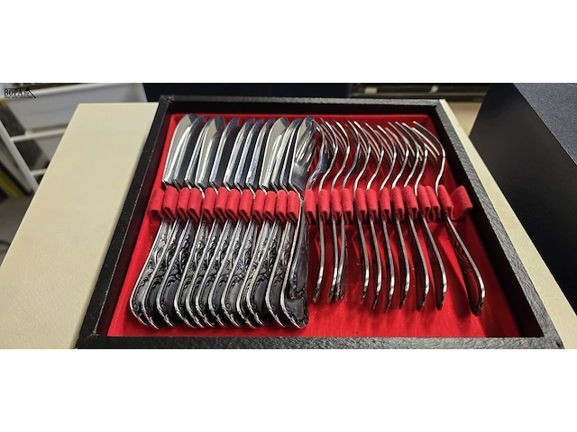 Lot 252 - complete bestekkofers 2 stuks en doos nieuwe couverts - afbeelding 9 van  10