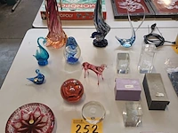Lot 252 - decoratie in kristal en glas. 13 stuks