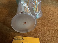 Lot 252 - paar vazen (legras stijl), geëmailleerd glas met bloemmotiev - afbeelding 2 van  3