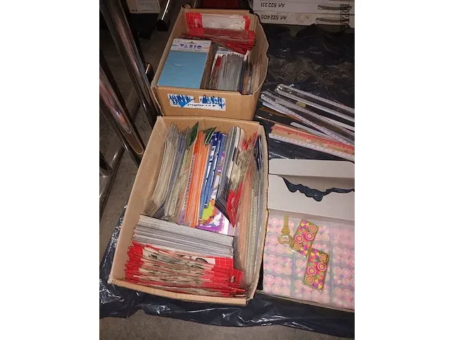 Lot 252 - schoolgerief - afbeelding 1 van  6