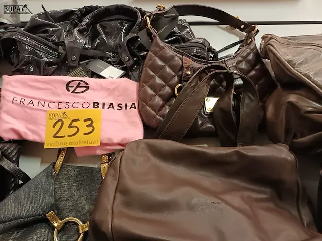 Lot 253 - handtassen francesco biasia. 17 stuks - afbeelding 4 van  5