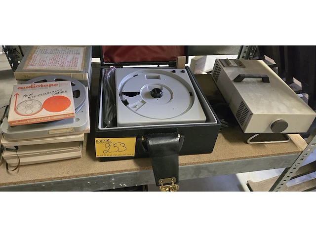 Lot 253 - kodak carousel s diaprojector jaren '70 met audiotapes - afbeelding 3 van  4