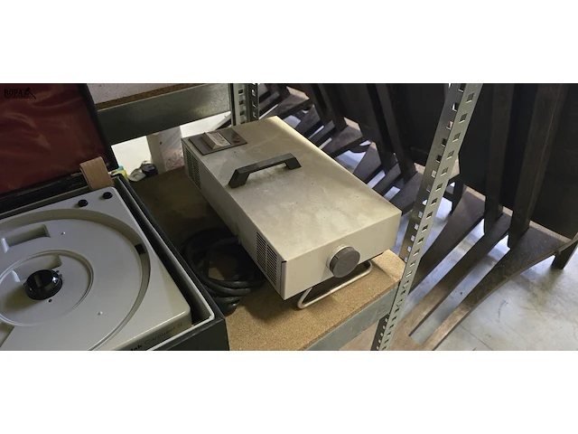 Lot 253 - kodak carousel s diaprojector jaren '70 met audiotapes - afbeelding 4 van  4