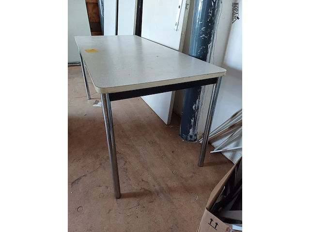 Lot 253 - tafel - afbeelding 2 van  3