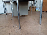 Lot 254 - bureau met lades - afbeelding 3 van  4