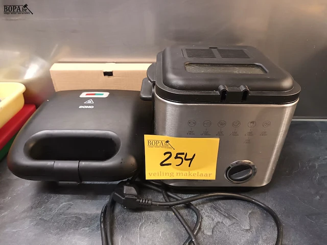 Lot 254 - friteuse en wafelijzer - afbeelding 1 van  6