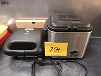 Lot 254 - friteuse en wafelijzer - afbeelding 1 van  6