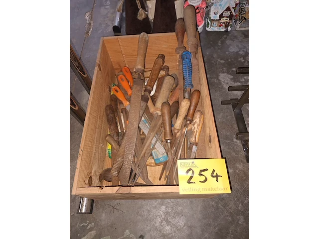 Lot 254 - houtvijlen - afbeelding 1 van  3