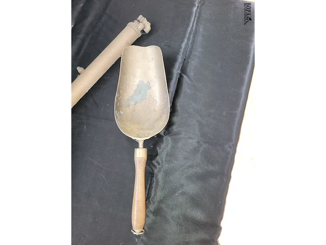 Lot 255 - antieke koperen voorwerpen - afbeelding 2 van  4