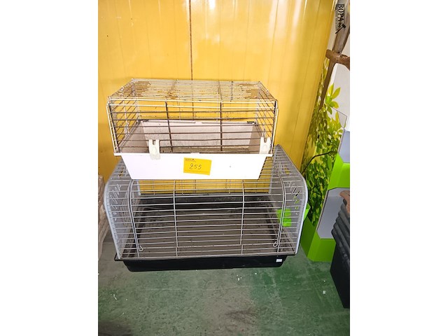 Lot 255 - hamsterkooi. 2 stuks - afbeelding 1 van  2