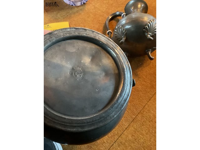 Lot 255 - tinnen kannen - afbeelding 4 van  4