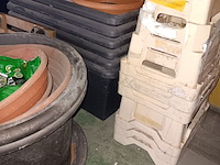 Lot 256 - bloembakken en potten - afbeelding 2 van  2