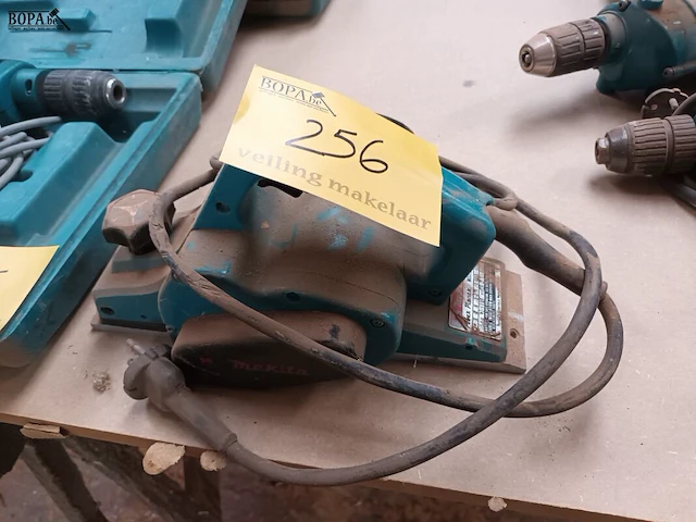 Lot 256 - schaafmachine makita - afbeelding 1 van  3
