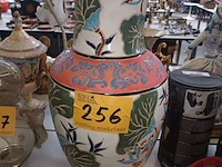 Lot 256 - vaas