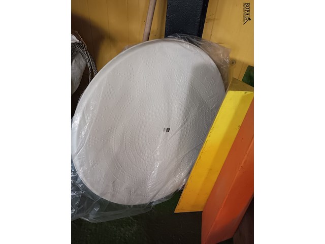 Lot 257 - etalage materiaal en tafelblad - afbeelding 3 van  3