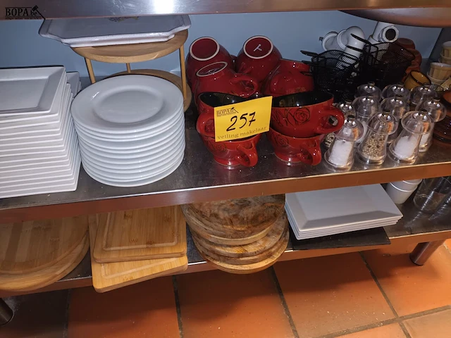 Lot 257 - huisraad - afbeelding 1 van  3