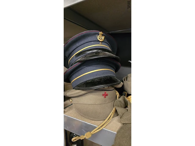 Lot 257 - lot items uit leger, rijkswacht, politie.... - afbeelding 2 van  10