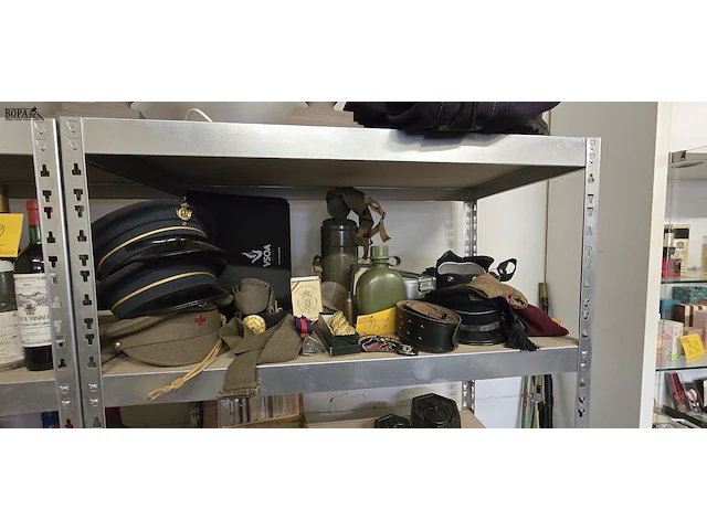 Lot 257 - lot items uit leger, rijkswacht, politie.... - afbeelding 1 van  10