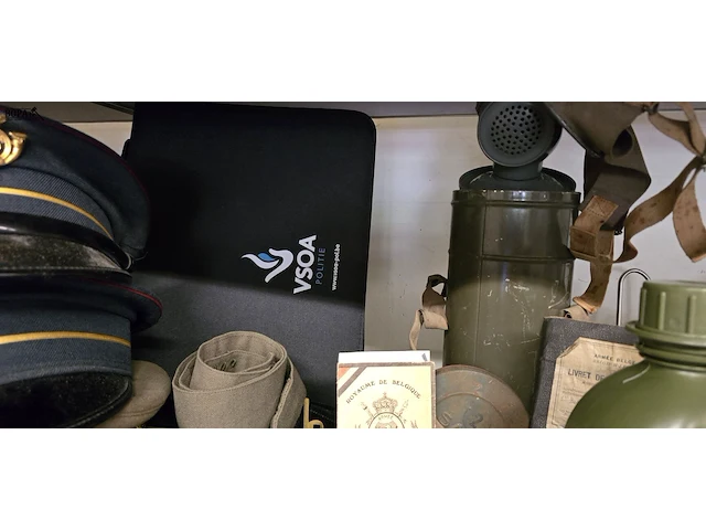 Lot 257 - lot items uit leger, rijkswacht, politie.... - afbeelding 10 van  10
