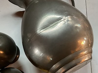 Lot 257 - trio van tinnen kannen - afbeelding 3 van  4