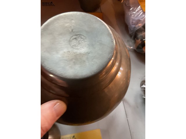 Lot 257 - trio van tinnen kannen - afbeelding 4 van  4