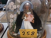 Lot 258 - globe met maria - afbeelding 1 van  3