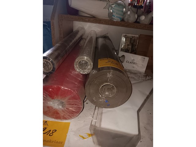 Lot 258 - inpakpapier en menuhouders - afbeelding 2 van  3