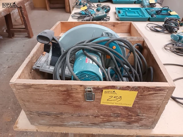 Lot 259 - cirkelzaag makita - afbeelding 1 van  3