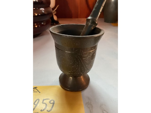 Lot 259 - koperen stamper met vijzel - afbeelding 2 van  3