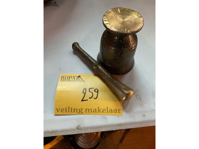 Lot 259 - koperen stamper met vijzel - afbeelding 3 van  3