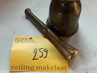 Lot 259 - koperen stamper met vijzel - afbeelding 3 van  3