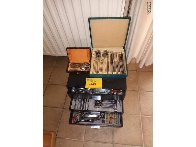 Lot 26 - bestekkoffers. 3 stuks - afbeelding 2 van  2