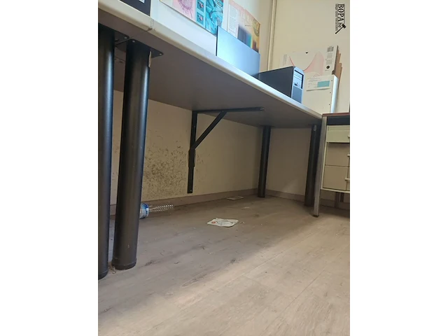 Lot 26 - bureau tafel - afbeelding 2 van  3