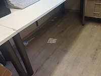 Lot 26 - bureau tafel - afbeelding 3 van  3