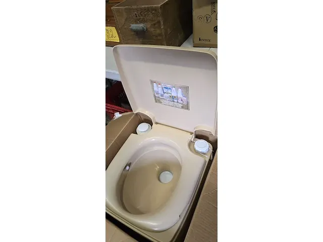 Lot 26 - chemisch toilet - afbeelding 4 van  4